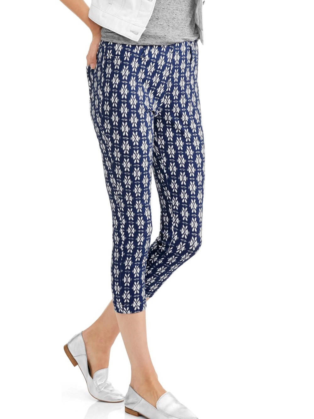 Time and Tru Navy and White Cropped Patterned Pull-On Pants